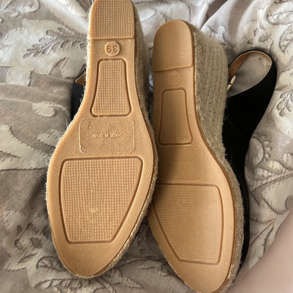 Black wedges adjustable strap new no tags - Picture 2 of 3